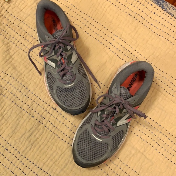 25. New Balance 940 Running Shoes in Grey - Picture 3 of 12